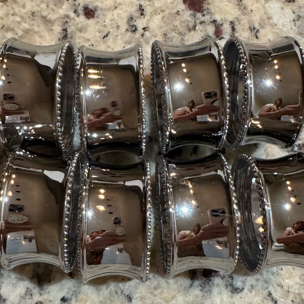 Kemp & Beatley Elegant Napkin Rings. 8 pieces.